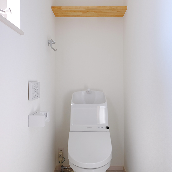 ２階のトイレ（TOTO HVシリーズ）