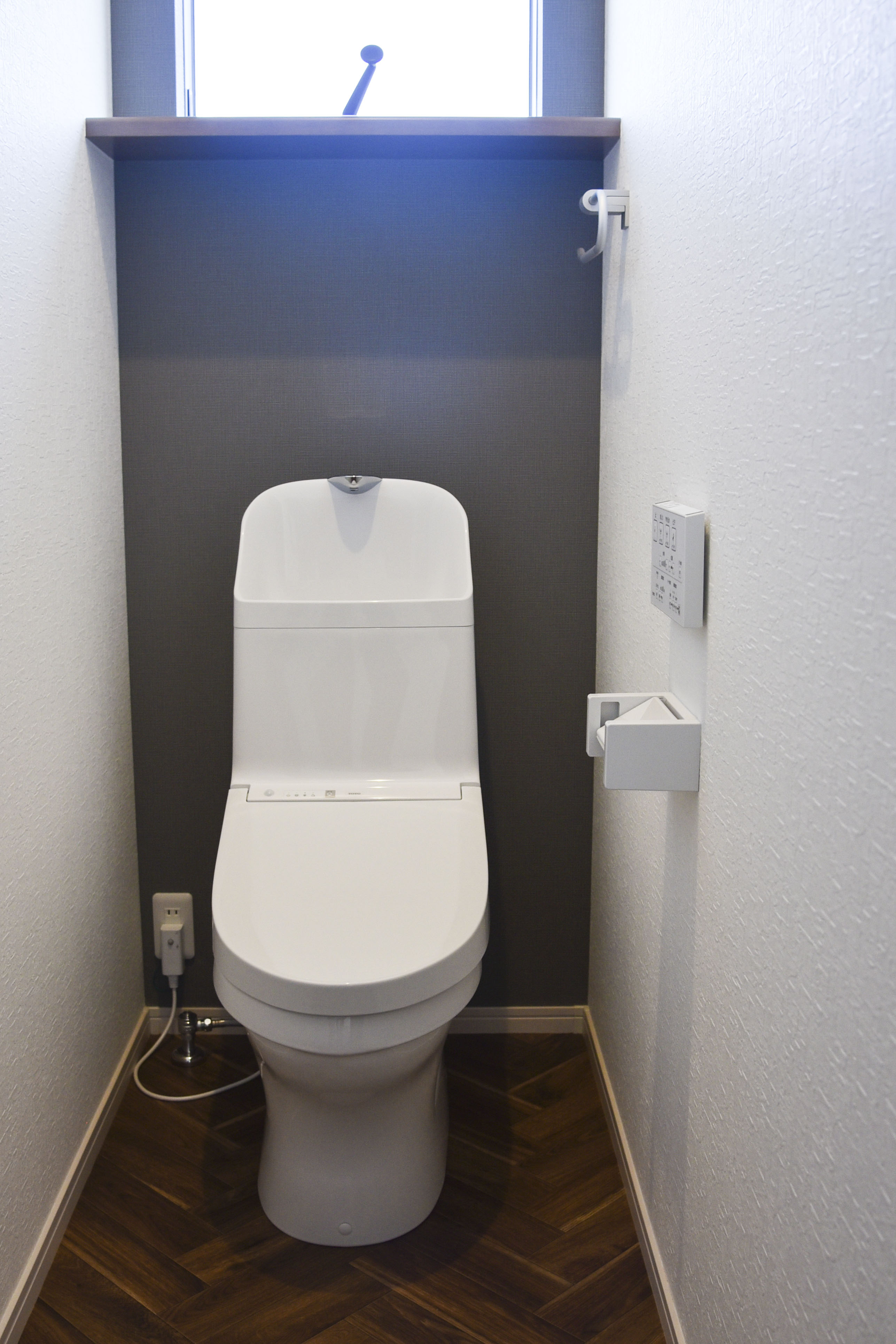 2階トイレ（アクセントクロス：SLP-841／他3面クロス：SLP-822/クッションフロア：HM-4030）