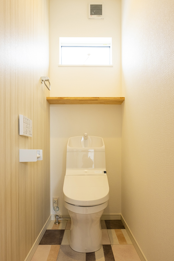 ２Fのトイレ：標準仕様のTOTO HVシリーズ