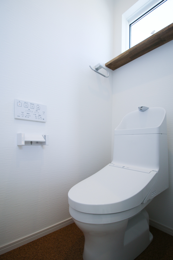 ２階トイレ（便器：TOTO ZJ1/クッションフロア：サンゲツ HM10076）