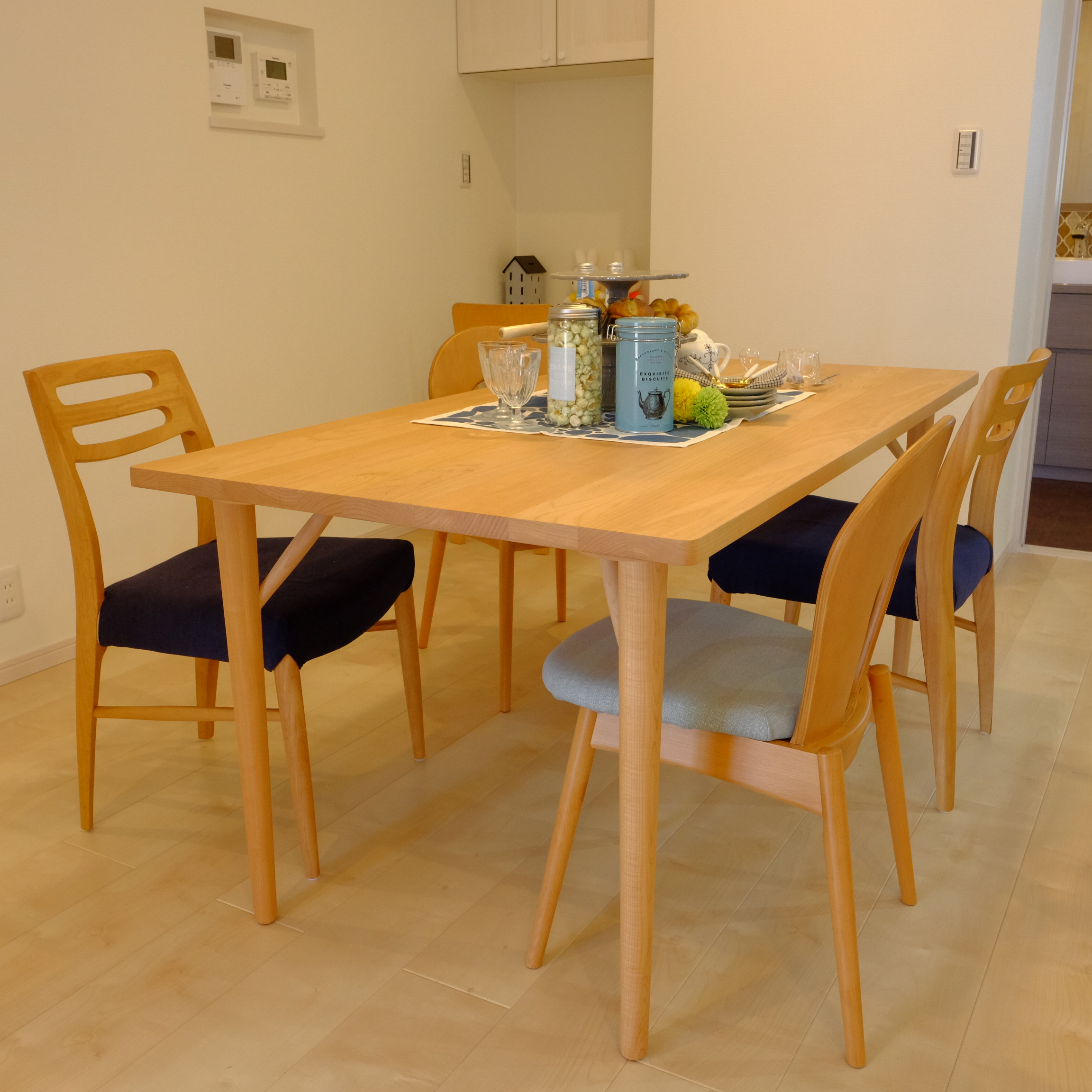 ダイニングテーブル（MEI dining table / KEYUCA）