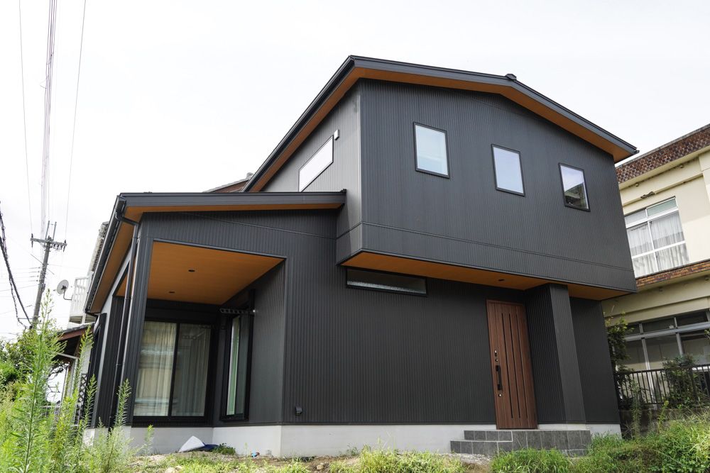 近江八幡市 A様邸 ひといろver 近江八幡市 A様からのコメント 初めてお店に行った時にアットホームでみなさんがとても明るい雰囲気 で ここで家づくりをしたいと思えました 完成した家はどこを見ても大満足な空間です 本当に有難うございました